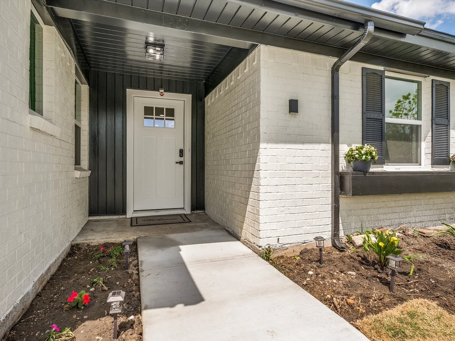 3 bed, 1293 sqft, $3,500 — Photo 3