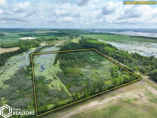 4748 149th St, Clinton, IA 52732