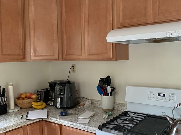 5th image of 1329 Broadview Ave