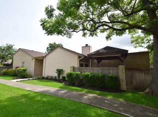 910 Fleetwood Place Dr, Houston, TX 77079