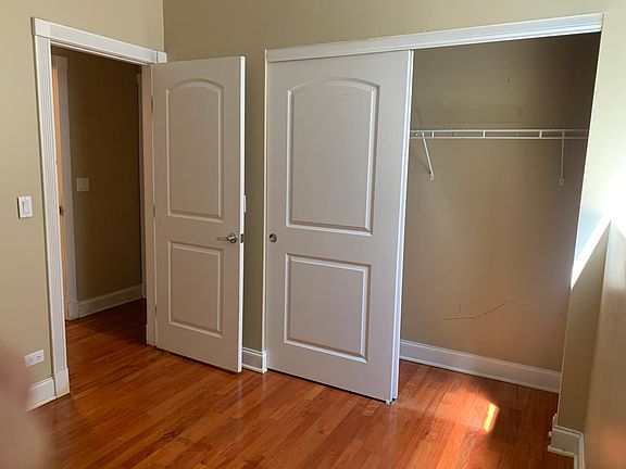 2nd image of 6067 N Hermitage Ave #1S