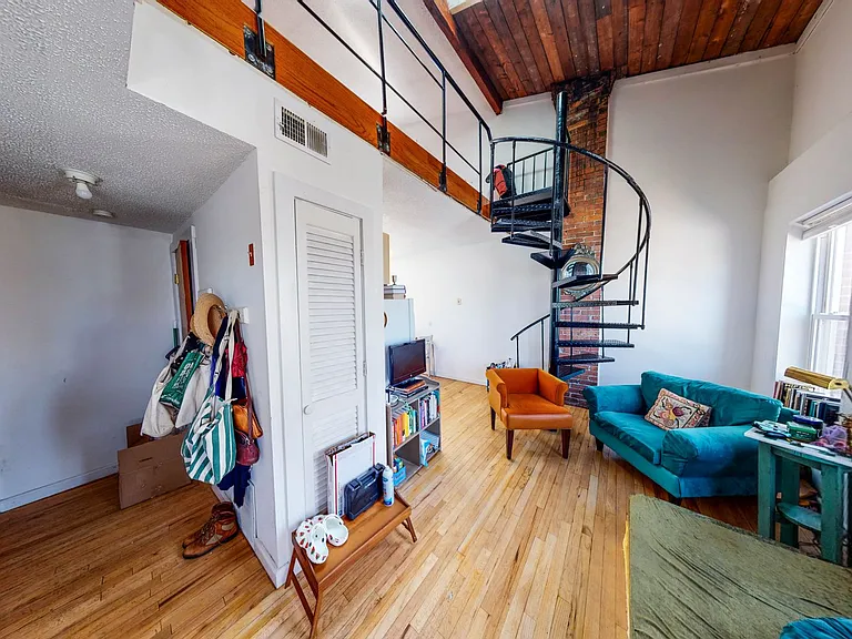 924 State St #5 — Photo 3