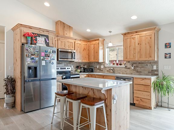 5th image of 1017 NE Crista Ct
