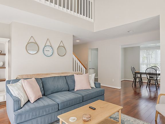 3rd image of 931 Yachtsman Way