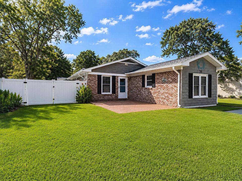 1st image of 715 Cypress Dr.