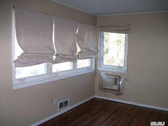 3rd image of 8 Peartree Ln