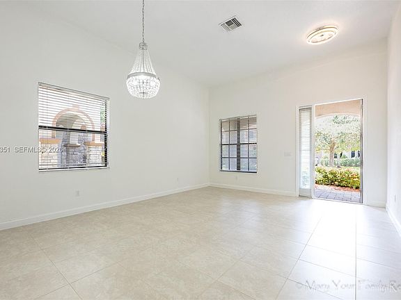 4th image of 3841 Aspen Leaf Dr