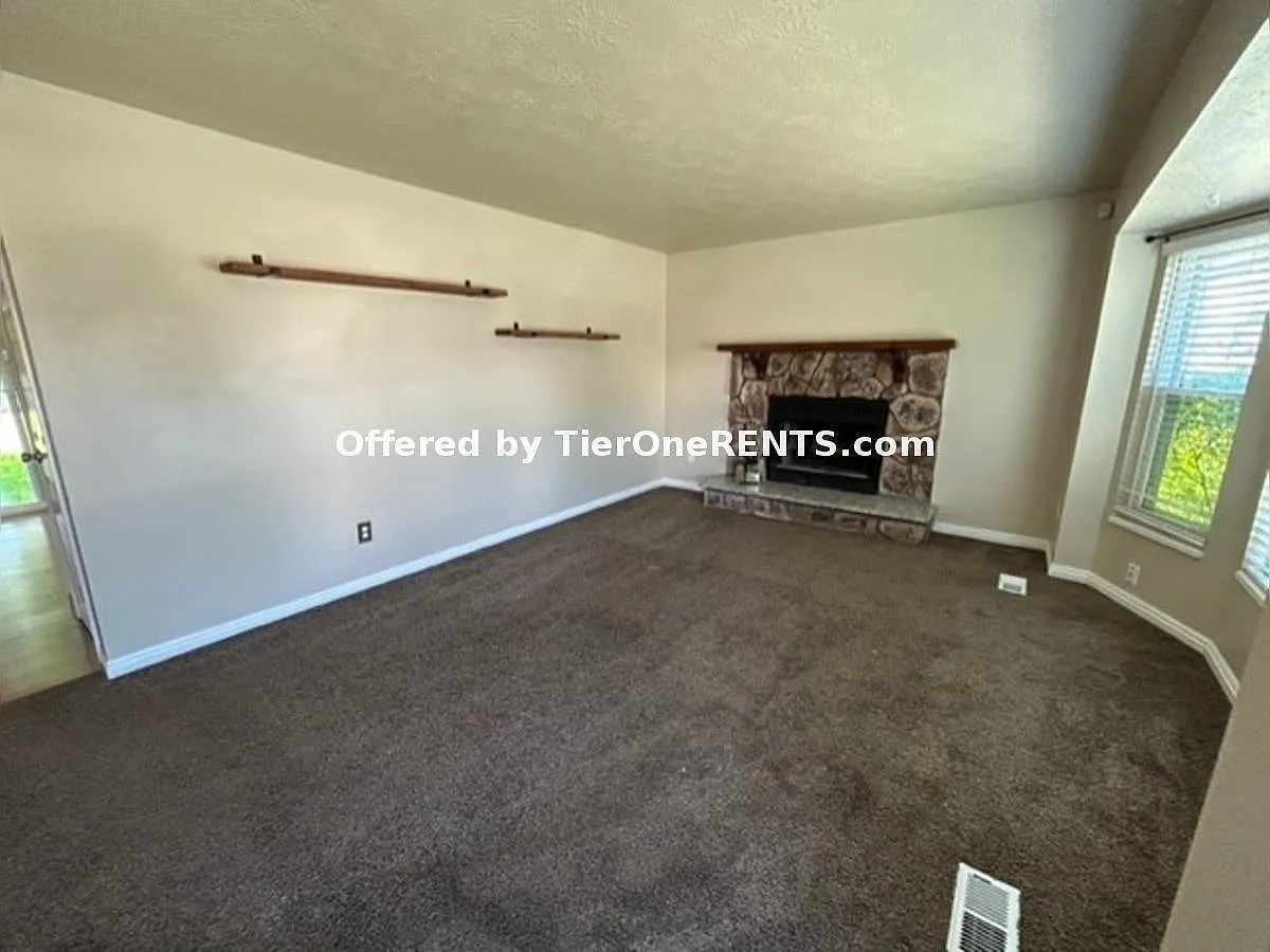 Beautiful home3 bed/2 bath in a great location — Photo 4