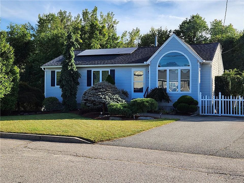 1st image of 9 Mallory Ct