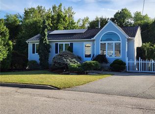 9 Mallory Ct, Cranston, RI 02910