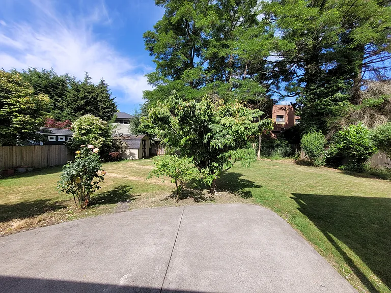 12229 Phinney Ave N — Photo 3