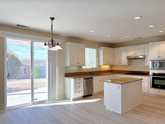4th image of 40220 Emily Pl