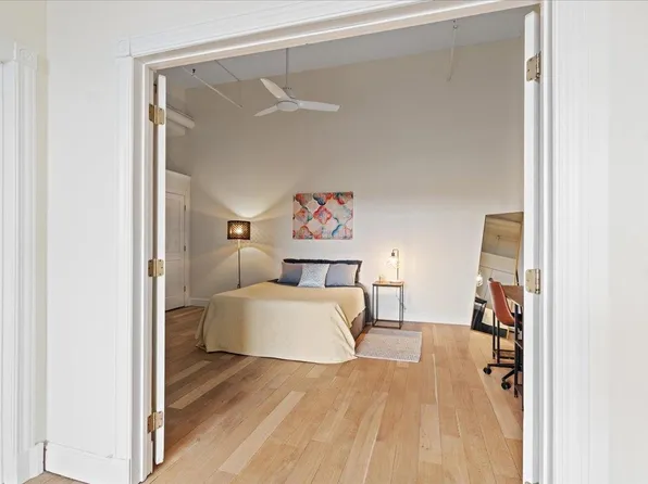 300 Communipaw Avenue image 15 of 36