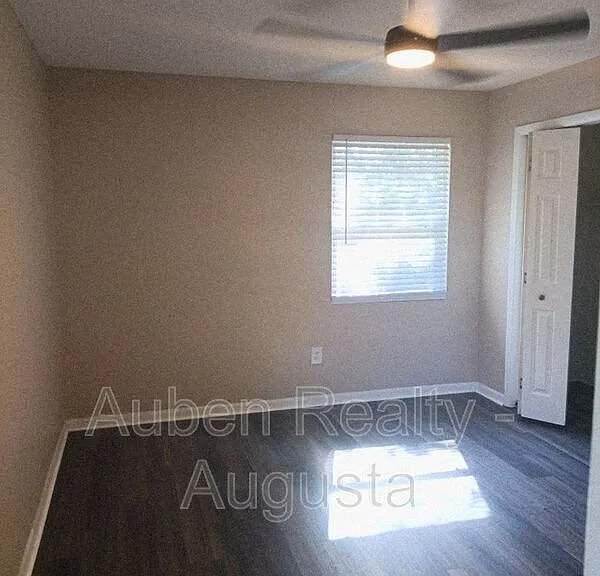3412 Kensington Dr S — Photo 4