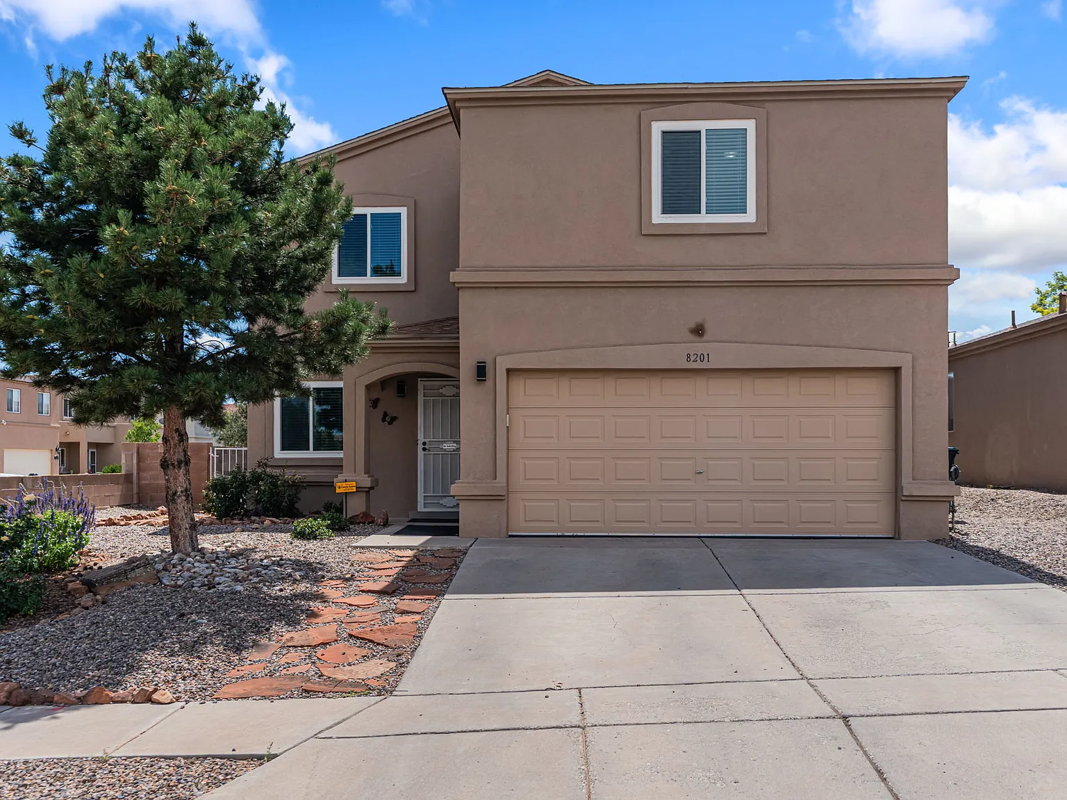 4 bed, 2142 sqft, $2,800 — Photo 2