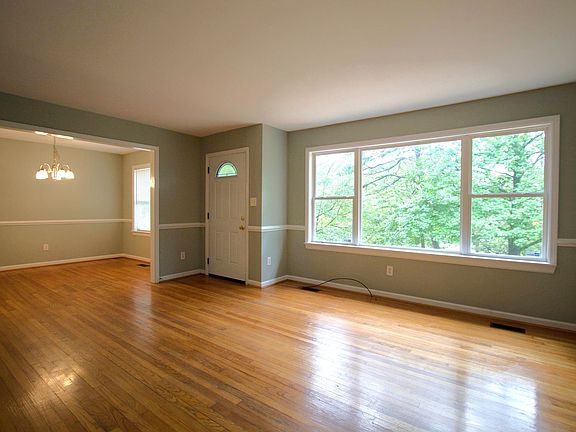 4th image of 2261 5th St NE