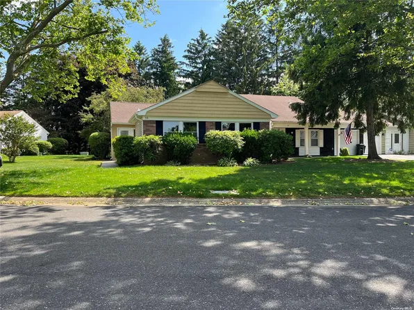 30 Hearthside Drive #30, Mount Sinai, NY 11766