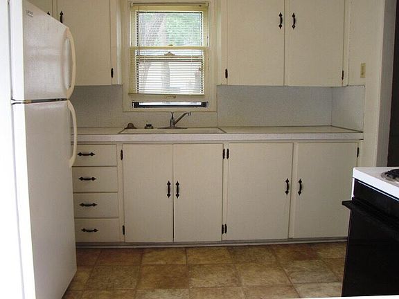 3rd image of 135 Glenside Ave