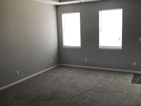2nd image of 892 S Creekside Dr