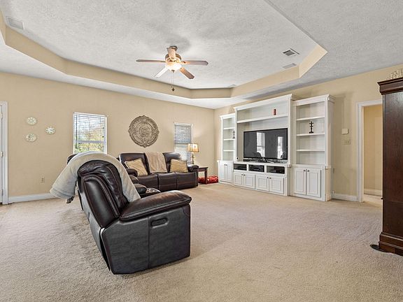 4th image of 150 Zoe Dr