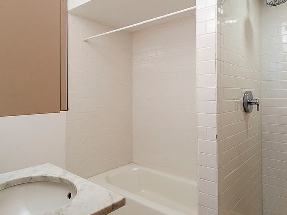 5th image of 206 Montrose Ave APT 3B