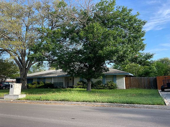2nd image of 413 Balfour Dr