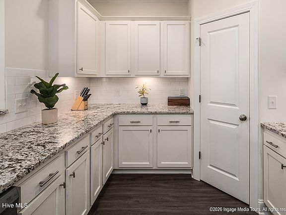 5th image of 208 Leines Way #A