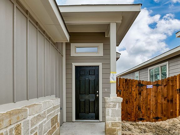 3rd image of 629 Fallow Dr