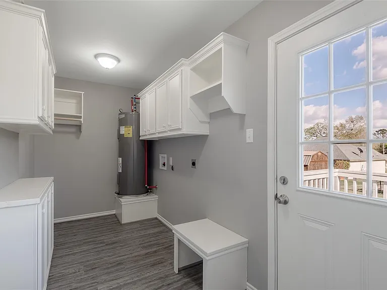 100 Shorewood Dr — Photo 11