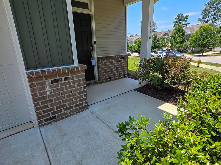 6070 Beale Loop — Photo 2