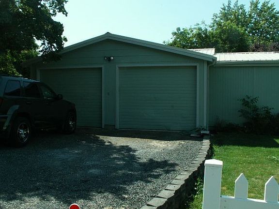 4th image of 222 1/2 S Garden Ct