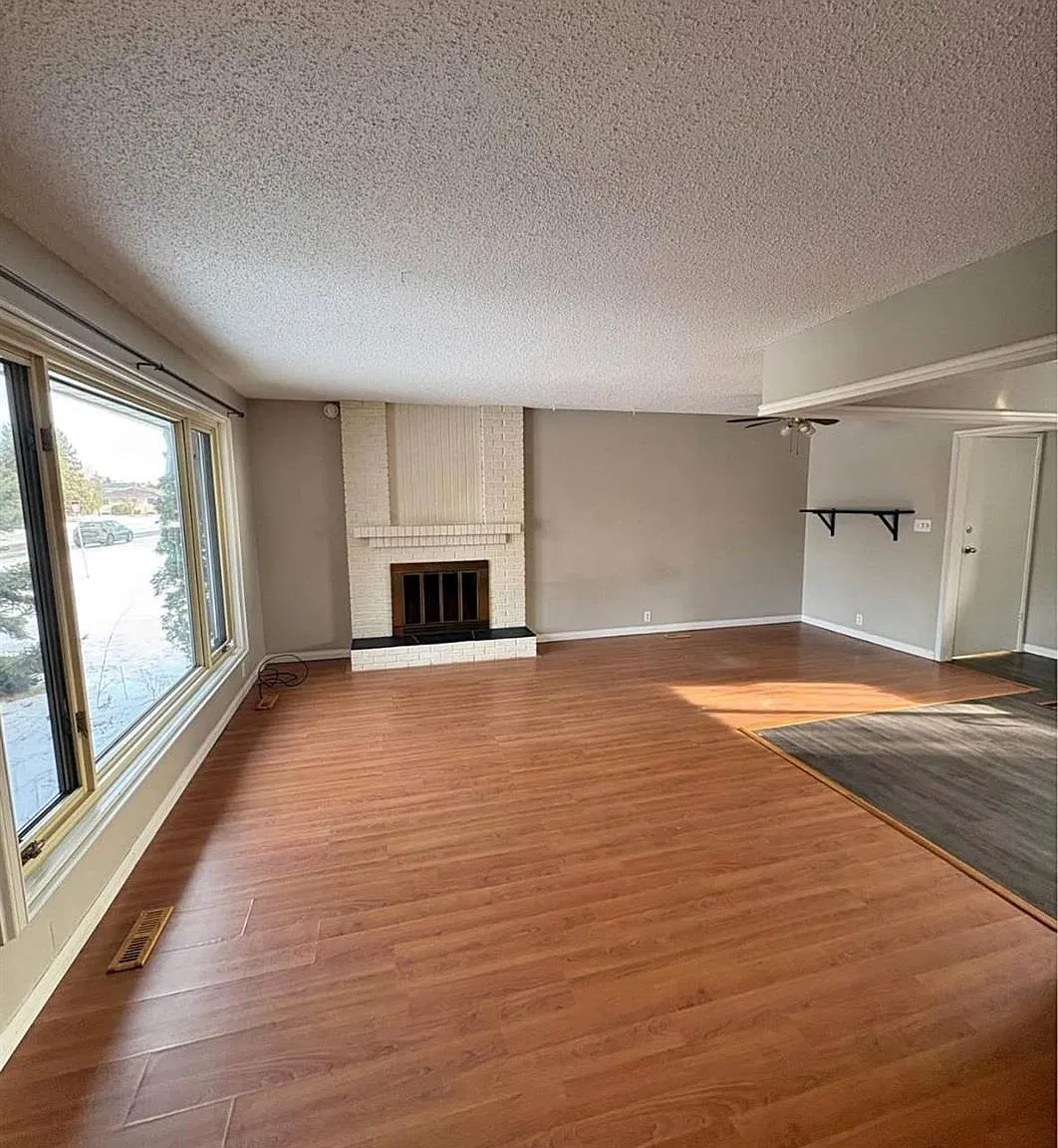3 bed, 1.5 bath, 1216 sqft, $2,000 — Photo 2