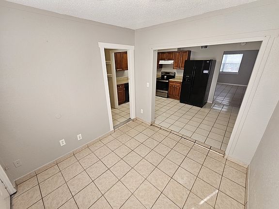 3rd image of 3420 Dryer Ave APT A