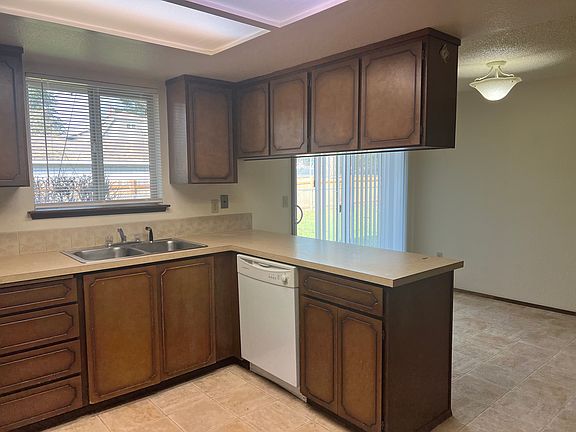 5th image of 14306 9th Avenue Ct E
