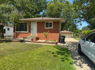 24755 Trombley St, Harrison Township, MI 48045