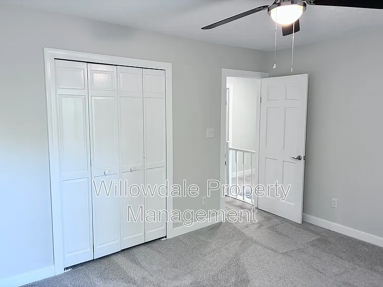 102 E Charing Cross — Photo 23