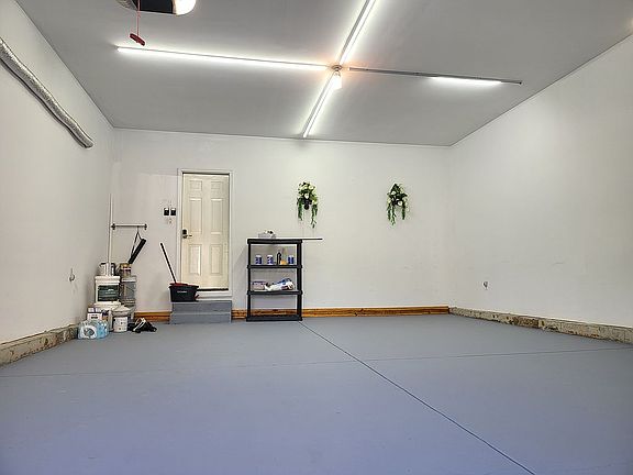 3rd image of 592 Creek Valley Ct