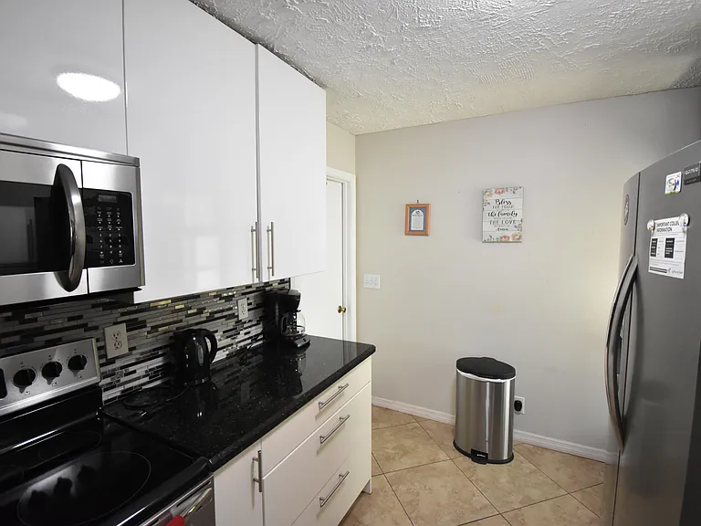 9426 Southampton Pl — Photo 7