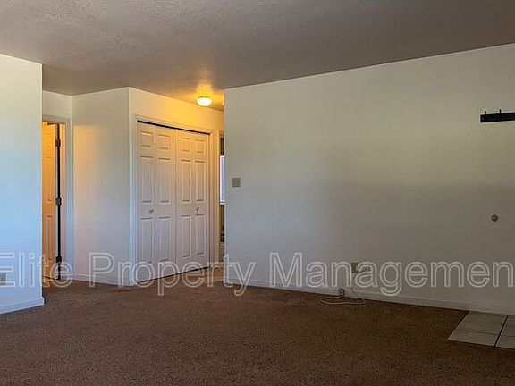 5th image of 210 W Palmer Lake Dr