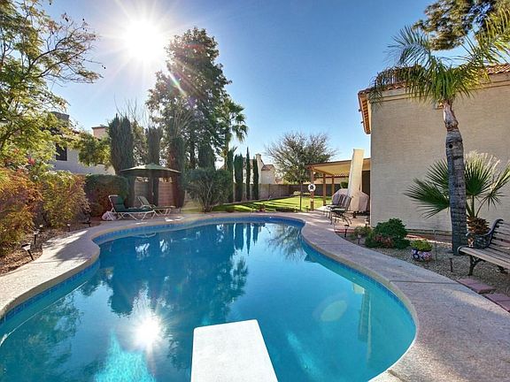 Diving pool