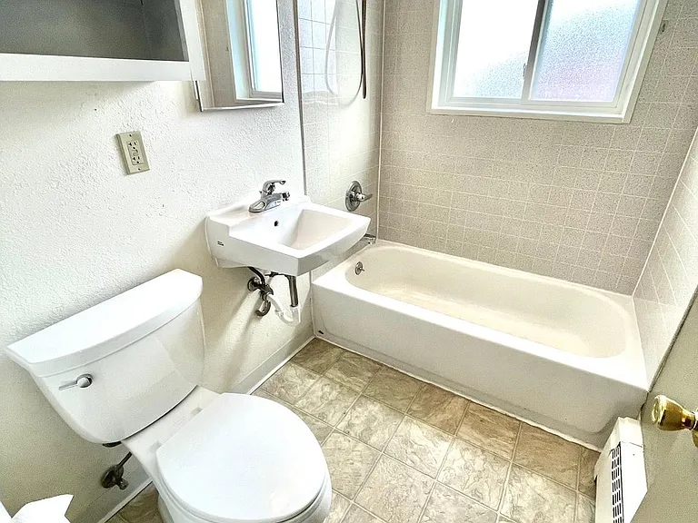 244 Laurel St — Photo 14