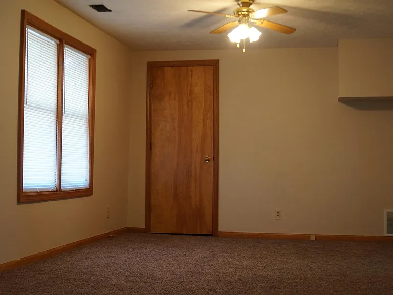 908 Avenue H — Photo 12