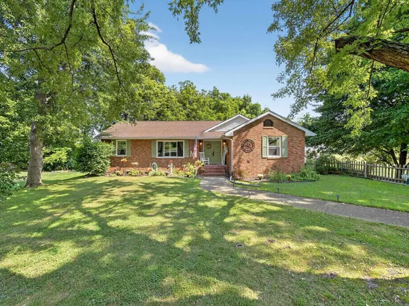 1402 Hawthorne Dr, Vincennes, IN 47591