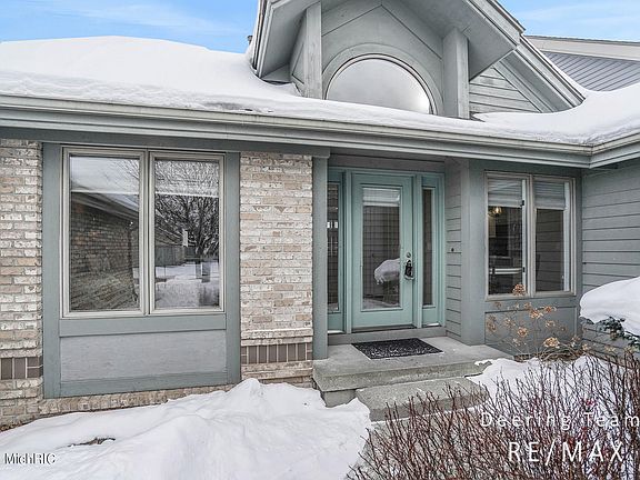 2nd image of 2436 Highridge Ln SE