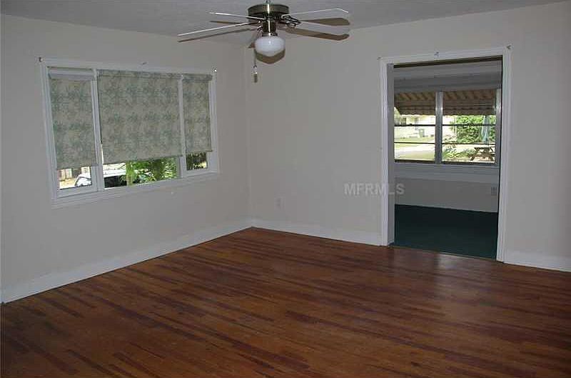 1st image of 302 Cordova Pl