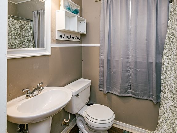 2nd image of 214 Ellis Dr