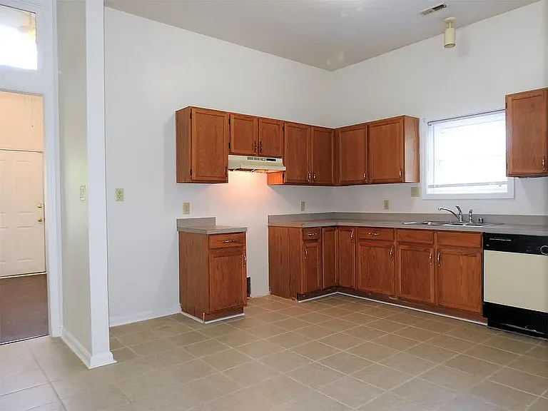 1810 Magazine St — Photo 21