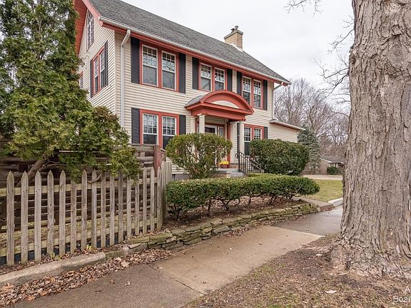 2nd image of 102 Crest Ave
