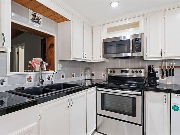 3rd image of 10565 Bessemer St