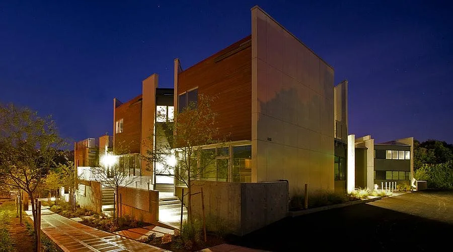 2311 W Newton St — Photo 4